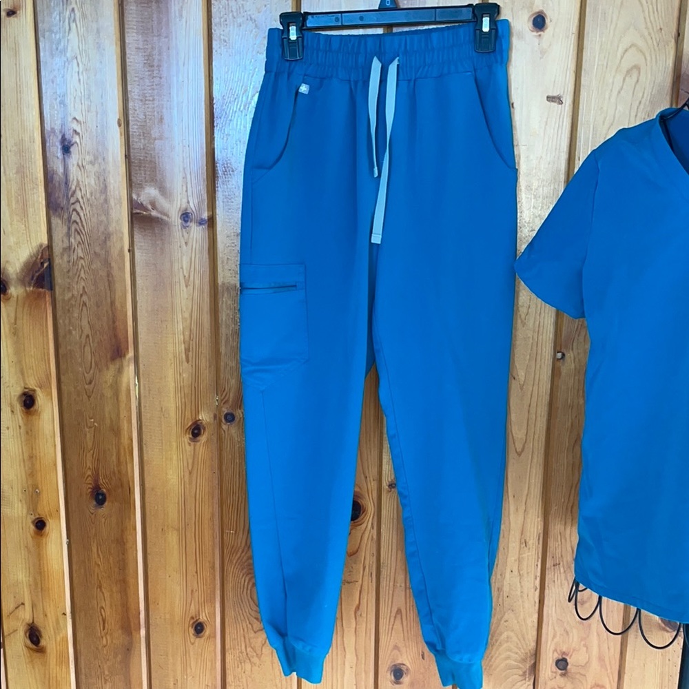 Blue fig Scrub Set with Zamora pants and caterinia scrub top XS/SM - Picture 4 of 13
